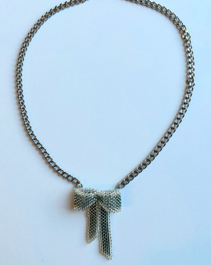 Silver bow chain necklace