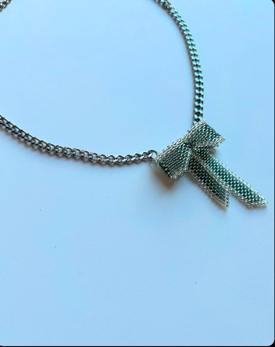 Silver bow chain necklace