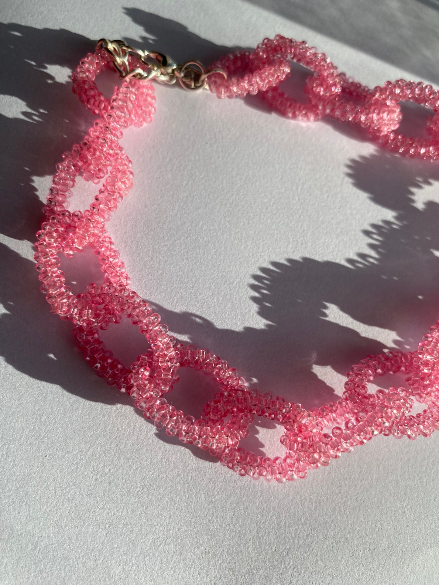 Beaded chain choker in pink